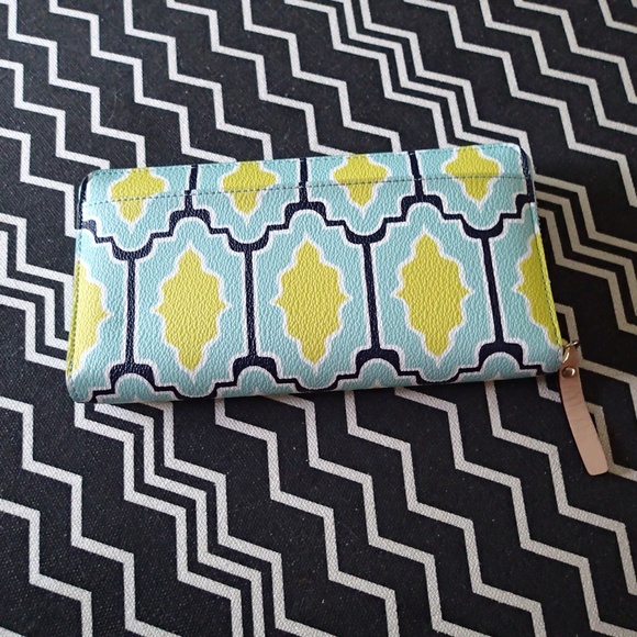 Kate Spade Summer Wallet - Picture 2 of 3