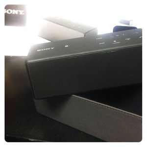 @briannavanette  🌺🌺bump music at the pool🌺trade