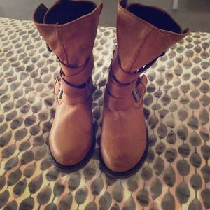 Steve Madden distressed brown leather boot