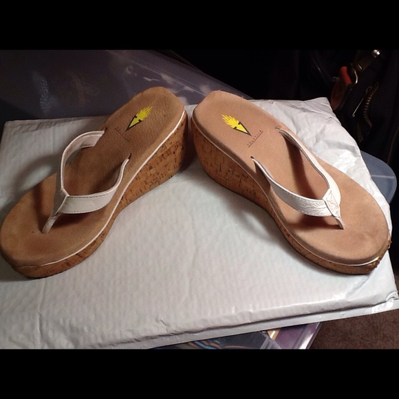 White volitile sandal size 8 barely worn.