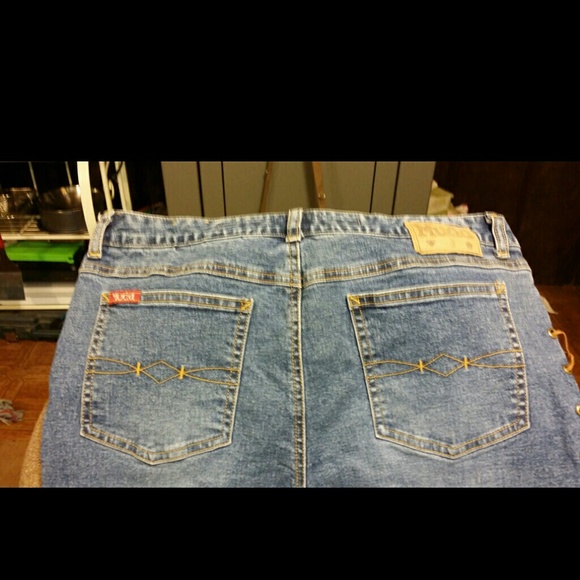 Jeans - Picture 3 of 4