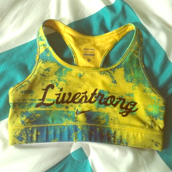 Nike sports bra size small