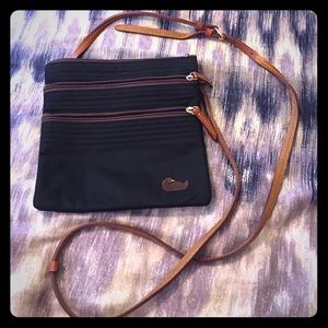 Like new Dooney & Bourke cross body