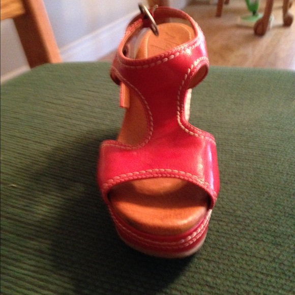 Naya wedges worn once 6.5 w