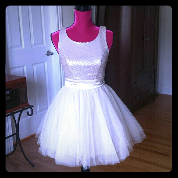 Cocktail Creme Dress