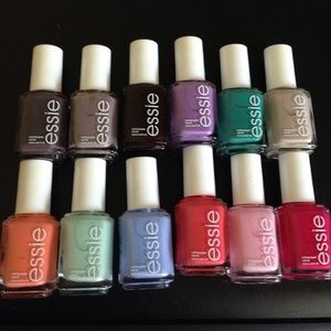 FINAL PRICE 12 BRAND NEW ESSIE BUNDLE