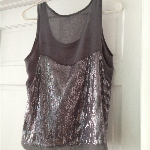 Beautiful grey sequin top - Picture 2 of 4