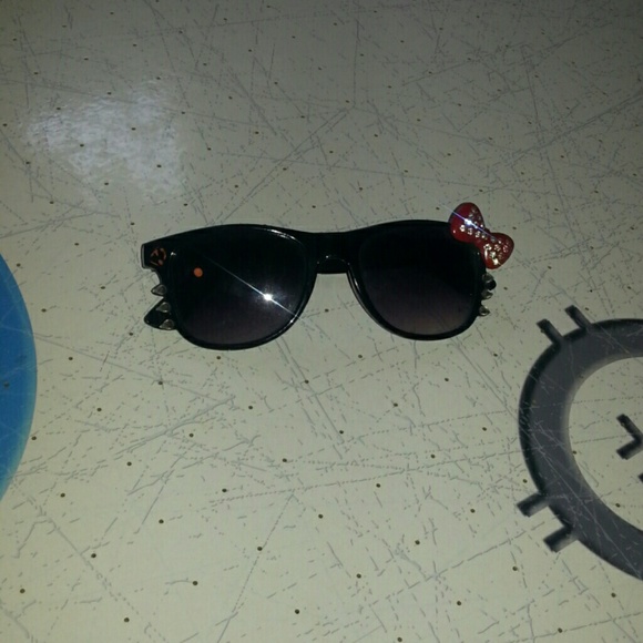 Sunglasses - Picture 1 of 4