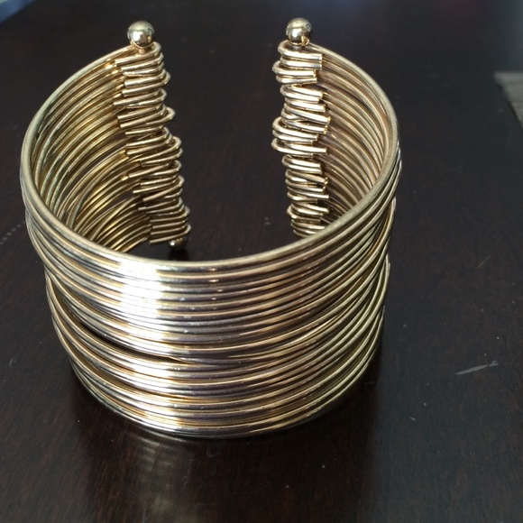 Gold (plated) bangle