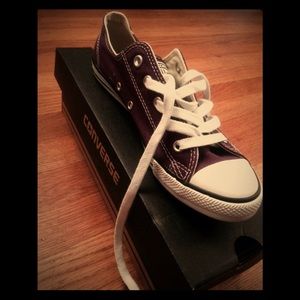 NWT size 7 All Star Lo Top Chuck Taylor
