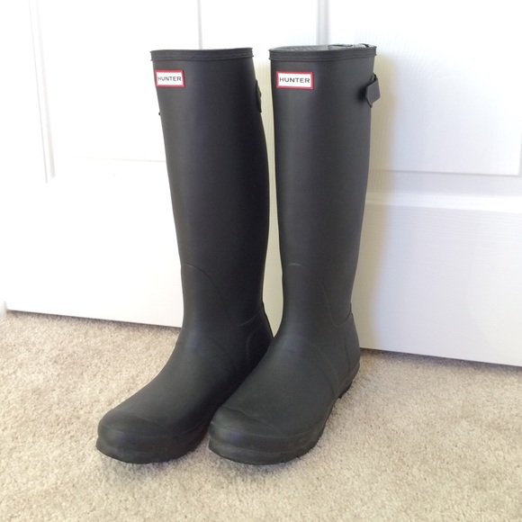 matte black wellies
