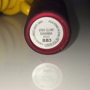 Mac's: Viva Glam Rihanna.
