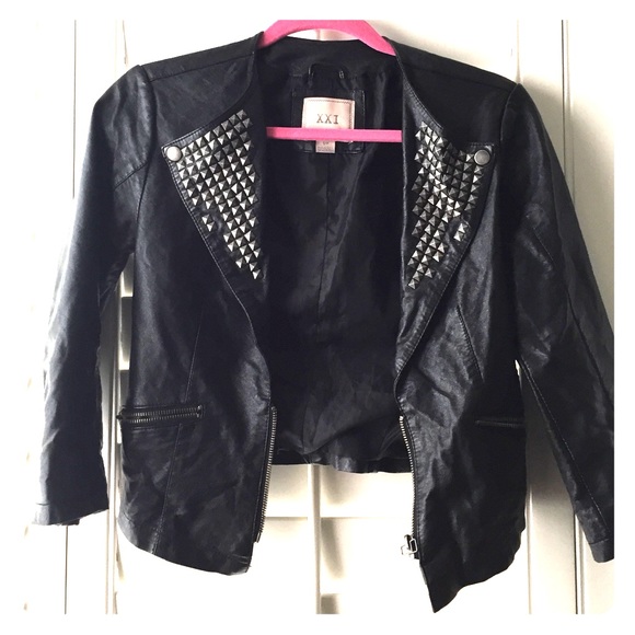 Cropped Studded leather jacket