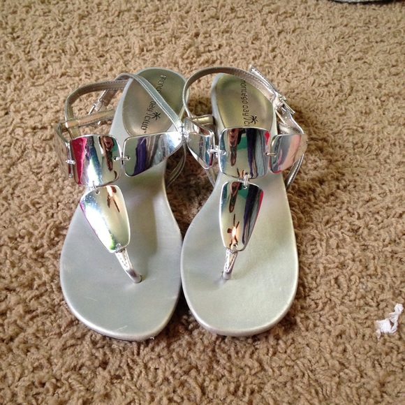 Sliver sandals with small wedge