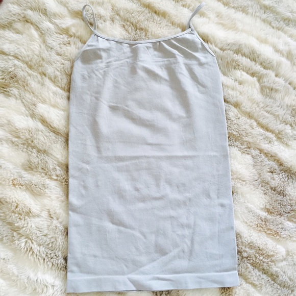 🎉 Gorgeous and comfy tank tops! - Picture 3 of 4