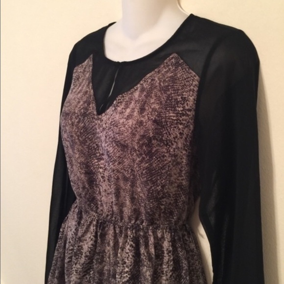 Snakeskin sheer sleeve skater dress - Picture 2 of 4