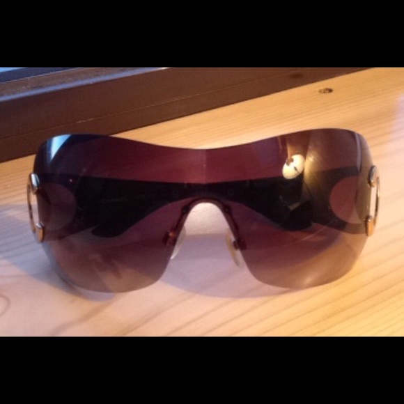 Authentic CHANEL Women's Sunglasses - Picture 2 of 2