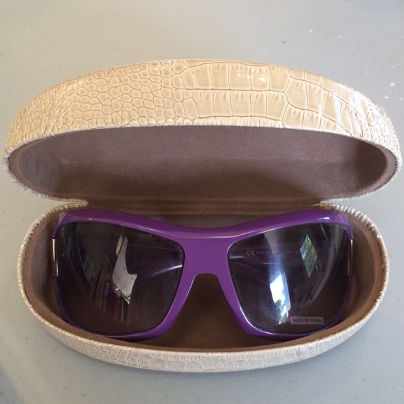 GUCCI SUNGLASSES