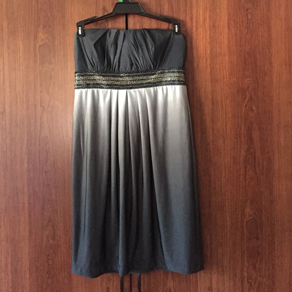 Juniors strapless dress