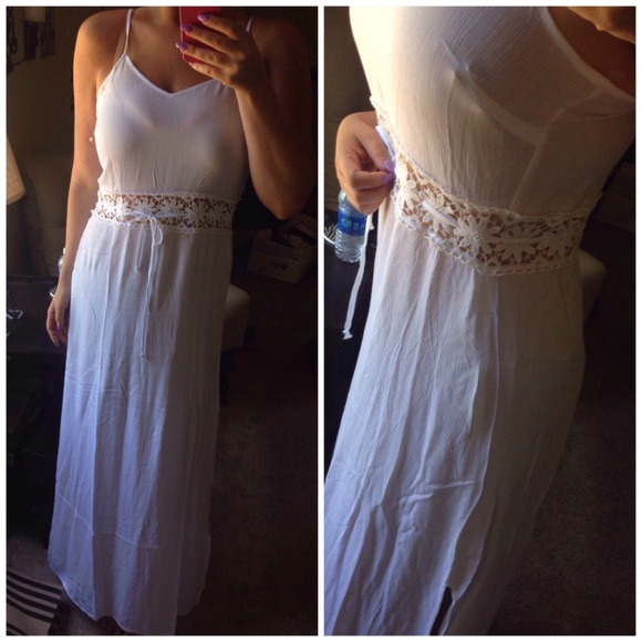 ⭐️HUGE DISCOUNT!⭐️ white maxi w/cutout - Picture 3 of 3