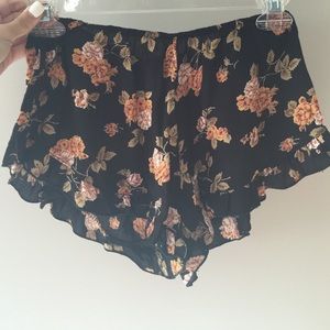 Brandy Melville floral vodi shorts