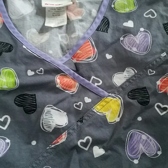 Heart Patterned Scrub Top - Picture 2 of 3