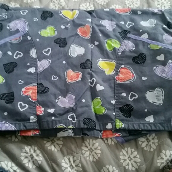 Heart Patterned Scrub Top - Picture 3 of 3