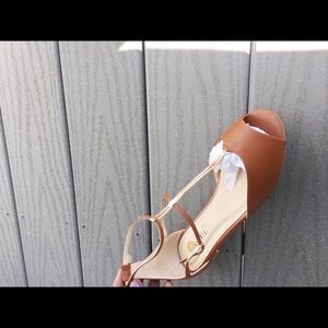 Brown Flats with unique chain