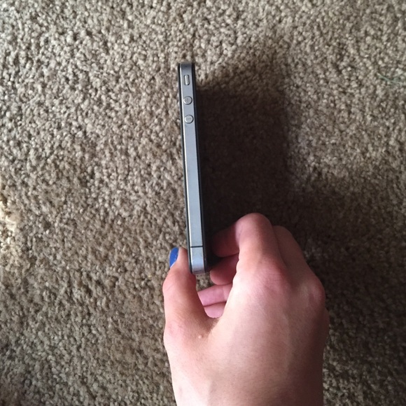 Black Apple iPhone 4 - Picture 2 of 4