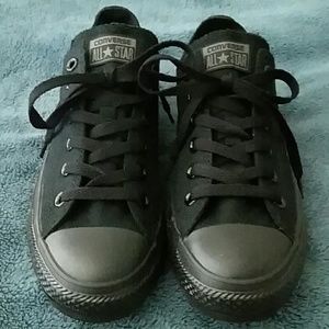 NWOT black unisex Converse (6 mens/8 womens)