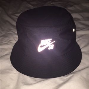 Simple Nike SB Bucket Hat