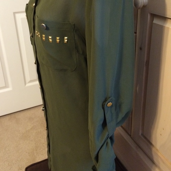 SOLD IN BUNDLE Army green military-style blouse - Picture 4 of 4
