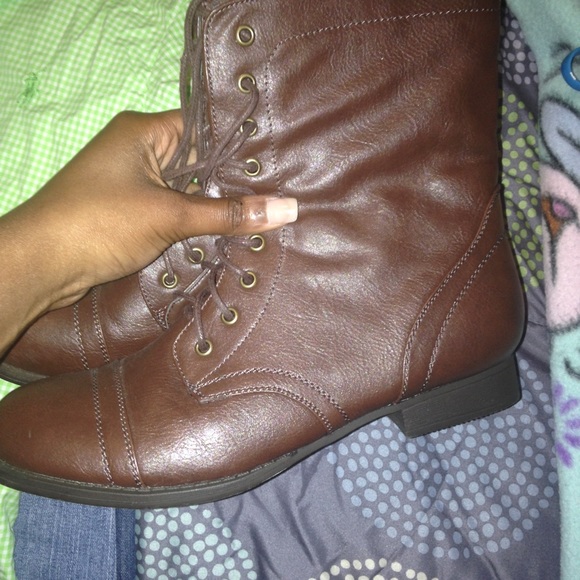 Combat boots