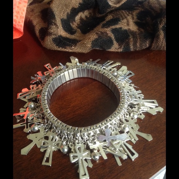 Crosses Stretch Bracelet - Picture 2 of 4