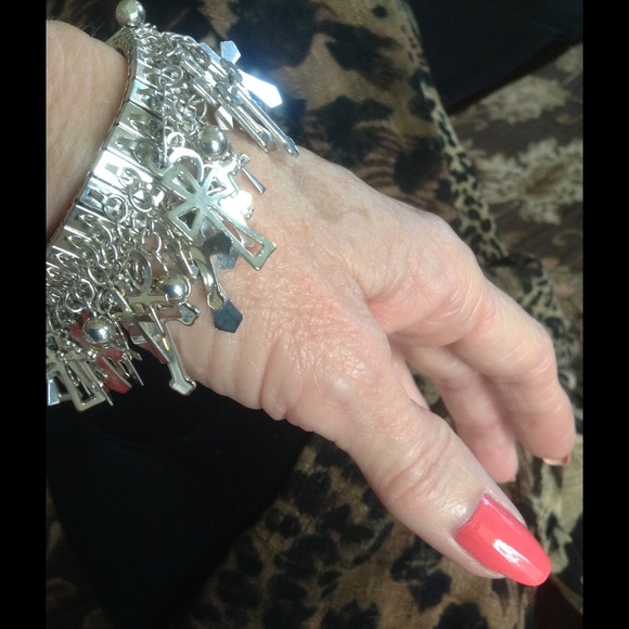 Crosses Stretch Bracelet - Picture 3 of 4