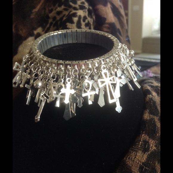 Crosses Stretch Bracelet - Picture 4 of 4