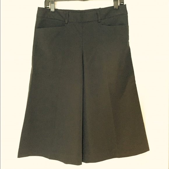 BCBG black culottes wide-leg capri pants Size: 4