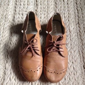 BOUTIQUE9 Leather Cutout Oxfords 6.5