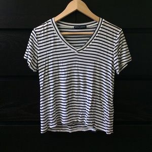 Brandy Melville Cropped V-neck Tee