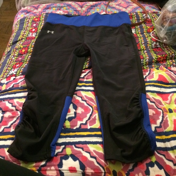Under armour cropped workout leggings