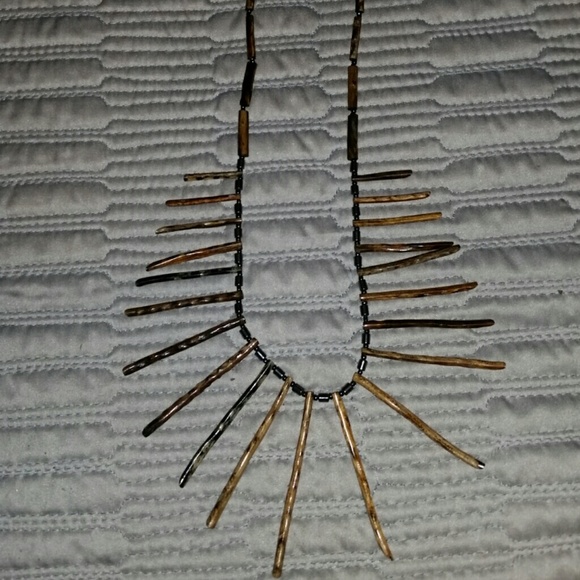 Ladies Wood/Hematite necklace