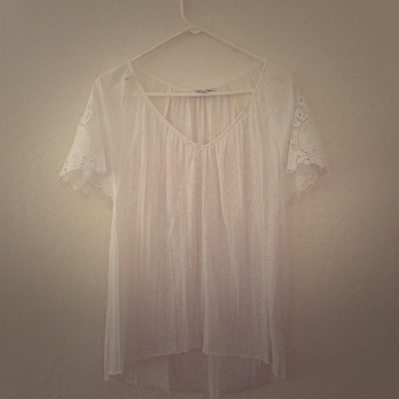 White top with shoulder detail