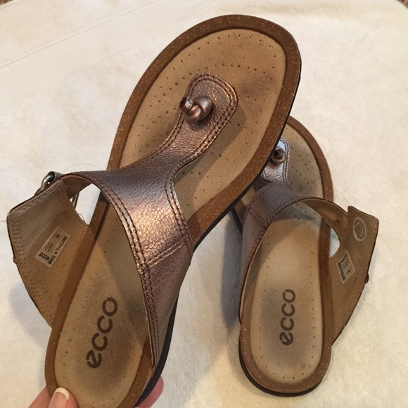 ecco thong sandals