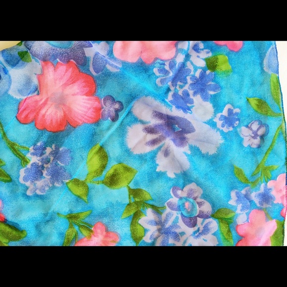 Blue Floral Pattern Scarf - Picture 4 of 4