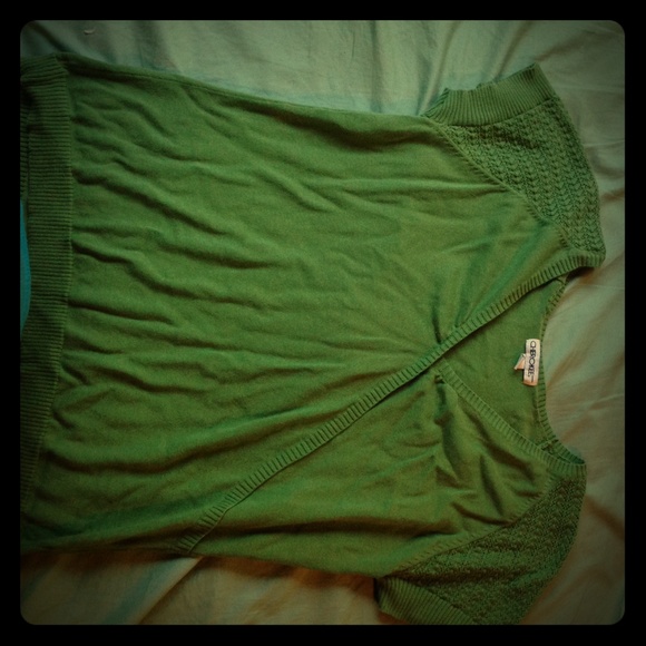 Green Cherokee brand woven surplice-style top