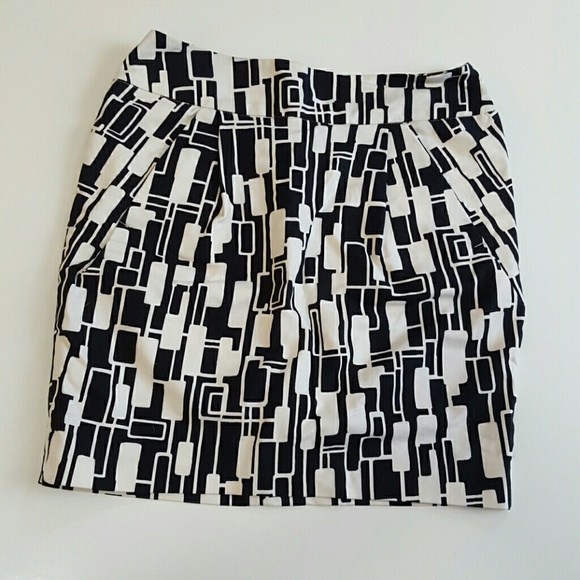 Forever 21 Dresses & Skirts - Retro black and white  pencil skirt front pockets