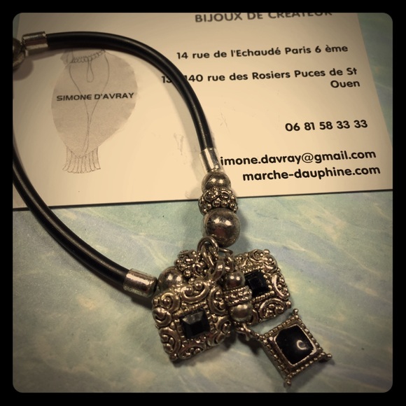 V80 Stretch bracelet with silver tone charms-Paris