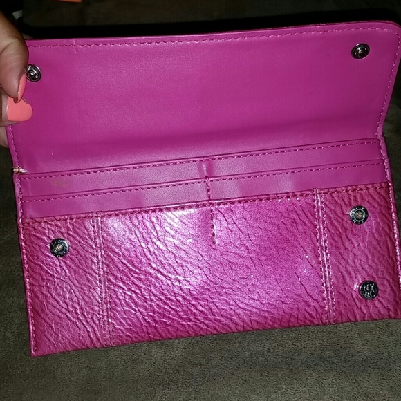Clutch - Picture 2 of 4