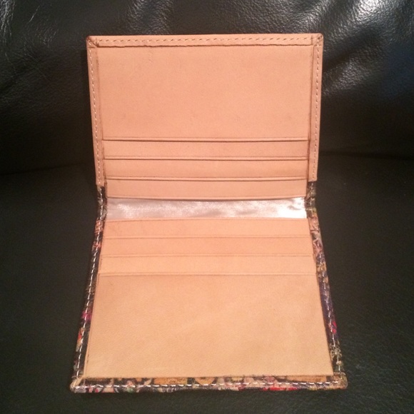 Imagine ID Holder - Picture 2 of 3