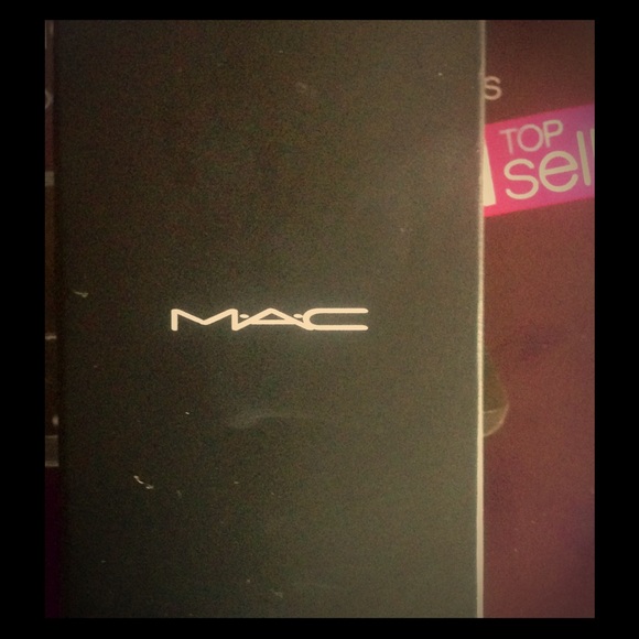 Mac brush cleanser